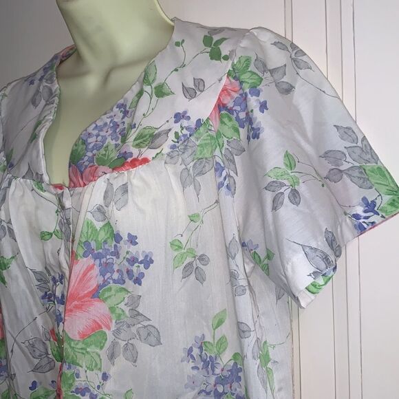 Vtg floral cotton/poly house dress or robe - Picture 2 of 9